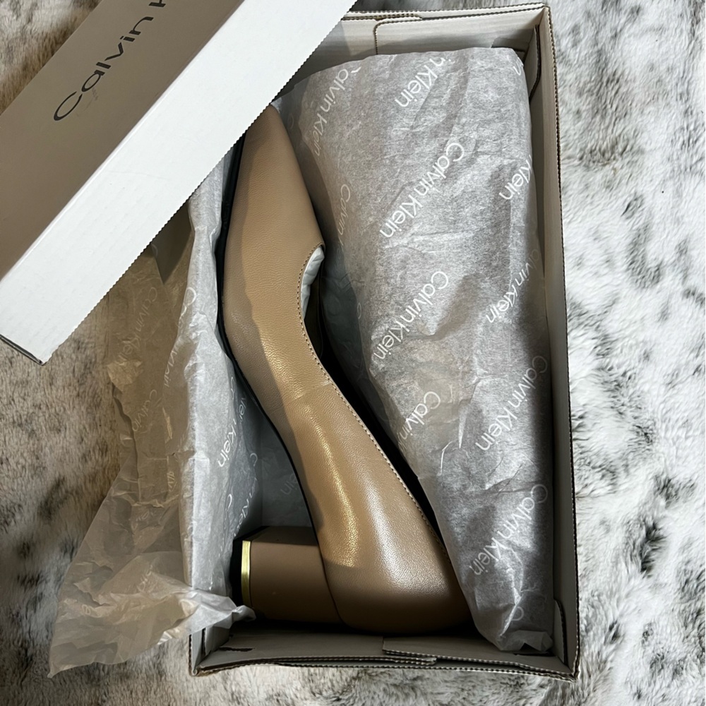 NIB Calvin Klein Nita Leather Heeled Pumps sz 6.5 Nude  Desert Sand - Picture 14 of 14